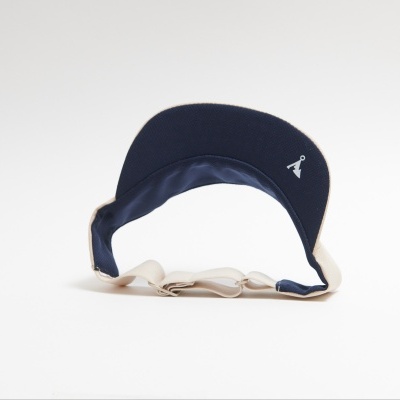 Visor desportivo azul marinho com interior creme e logo branco