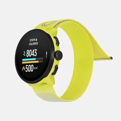 Relógio digital desportivo amarelo com mostrador preto e pulseira em tecido amarelo