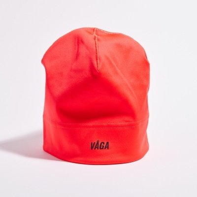 Gorro vermelho com texto VAGA