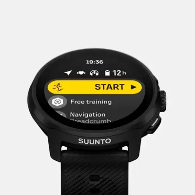 Relógio inteligente SUUNTO com ecrã digital a cores a mostrar opções de treino