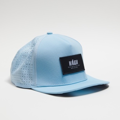 Boné azul claro com etiqueta preta VÁGA