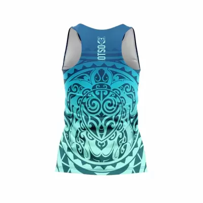 Camisola desportiva azul com padrão tribal e texto OTSO nas costas