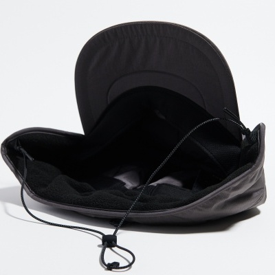 Boné preto aberto por dentro com cordão ajustável