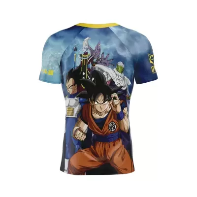 T-shirt personagens Dragon Ball com fundo azul e detalhes amarelos