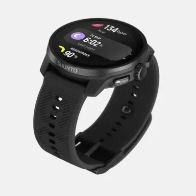 Relógio inteligente preto Suunto com ecrã a mostrar dados de frequência cardíaca e sono