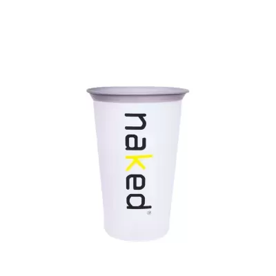 Copo branco com tampa cinzenta e texto naked