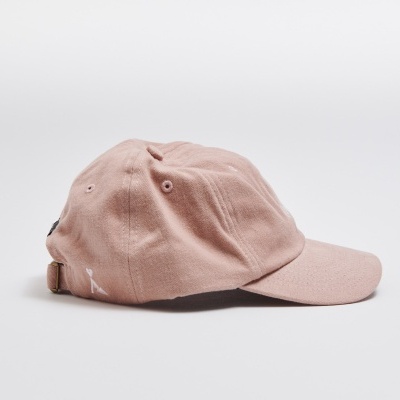 Boné rosa claro com pala e ajuste