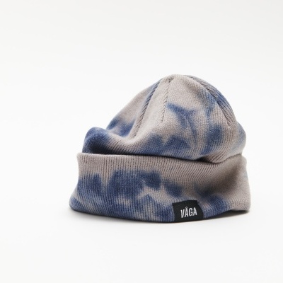 Gorro de malha azul e bege com etiqueta preta VÁGA