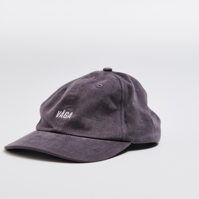 Boné cinzento escuro com bordado branco 'VÅGA'