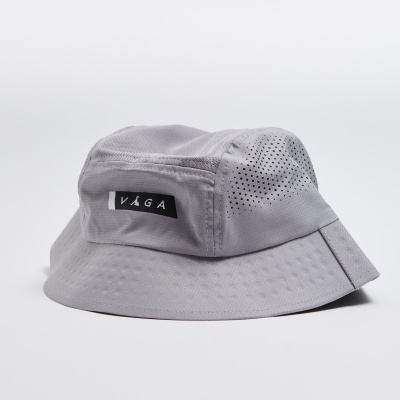 Chapéu bucket cinzento com etiqueta VAGA