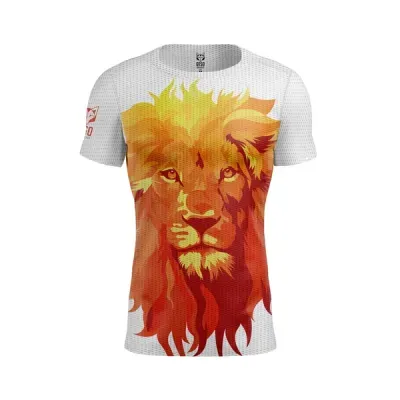 T-shirt branca com estampa de leão colorido
