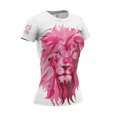 T-shirt branca com estampa de leão rosa e logótipo OTSO