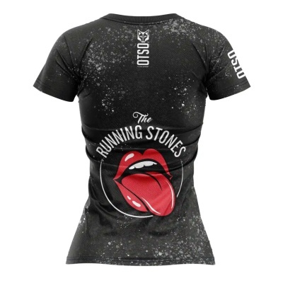 T-shirt preta com design 'The RUNNING STONES' e logo OT50