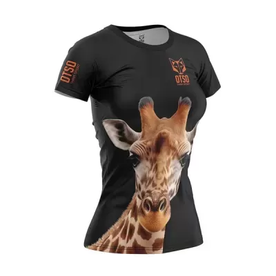 T-shirt preta com estampa de girafa e logotipo OTSO em laranja