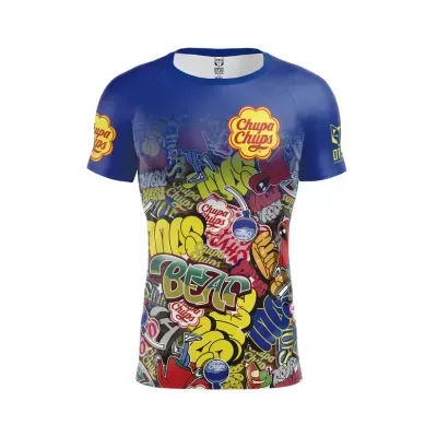 T-shirt desportiva colorida com estampado gráfico e texto Chupa Chups