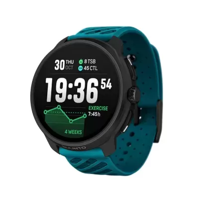Relógio inteligente preto com bracelete azul turquesa perfurada e ecrã digital com dados de exercício.