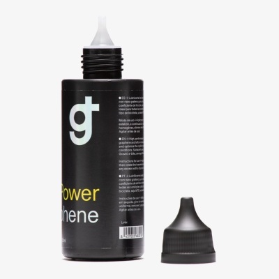 Frasco plástico preto com tampa ao lado e etiqueta com texto branco e amarelo