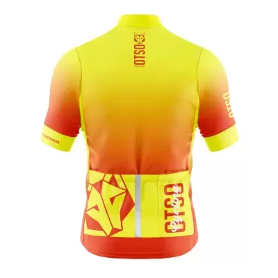 Camisola de ciclismo amarela e laranja com texto Oslo e Otso