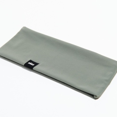 Lenço cinzento com etiqueta iittala