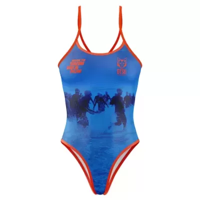 Fato de banho azul com alças e bordas laranja e estampa de equipa de remo