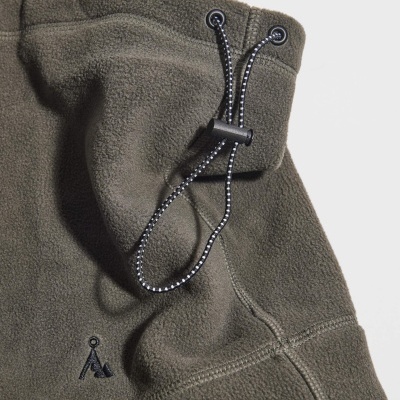 Casaco de tecido polar cinza escuro com cordão ajustável e logotipo bordado