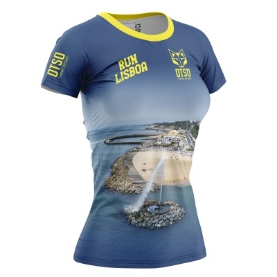 T-shirt desportiva feminina azul com imagem de praia e texto amarelo