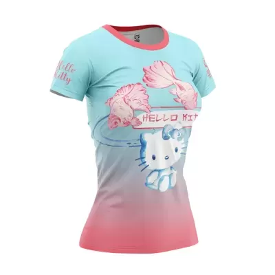 T-shirt feminina azul e rosa com estampas de Hello Kitty e peixes