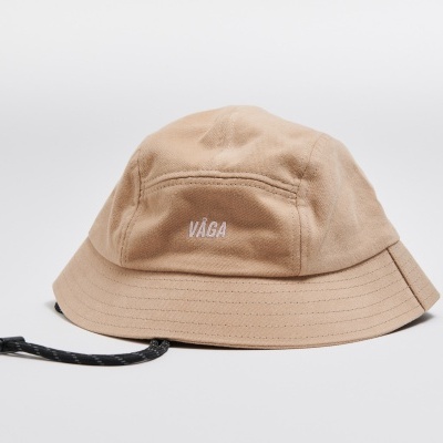 Chapéu de pescador bege com bordado VÁGA e cordão preto