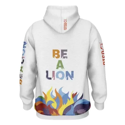 Camisola branca com capuz, padrão de chamas coloridas e texto BE A LION na parte de trás