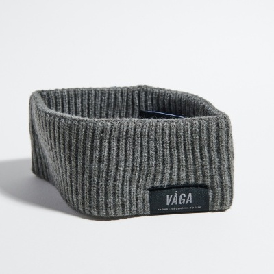 Faixa para cabelo cinzenta de malha canelada com etiqueta VÁGA