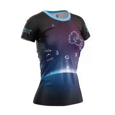 T-shirt feminina preta com estampado do espaço e Hello Kitty azul claro