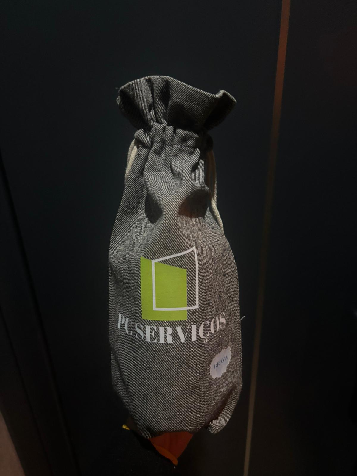 Saco para Garrafas Personalizado Saco de tecido cinzento com logotipo e texto PC SERVIÇOS