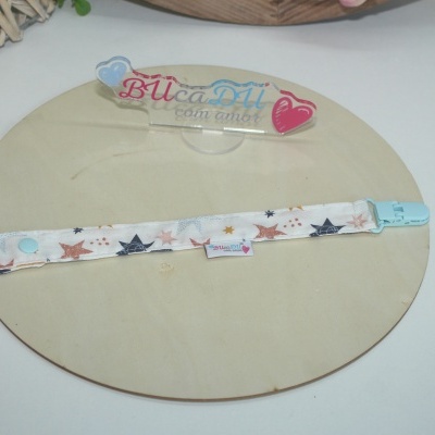 Porta-chupeta tecido estrelas com fecho azul claro e etiqueta BUcaDU
