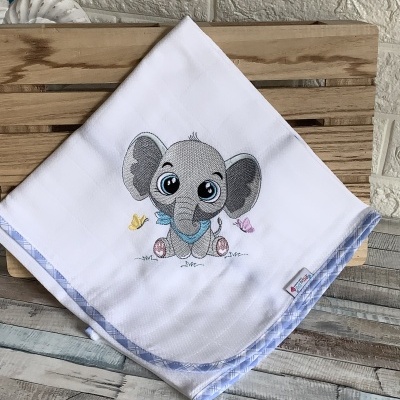 Fralda branca com elefante bordado e borda azul