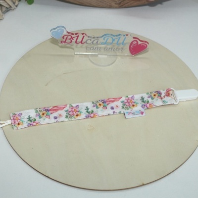 Prendedor para chupeta com padrão floral colorido e clip branco