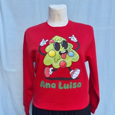Sweatshirt vermelha com estampa de árvore de Natal animada e texto Ana Luísa