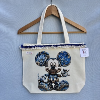 Saco de tecido com desenho decorativo de rato Mickey Mouse e renda na borda