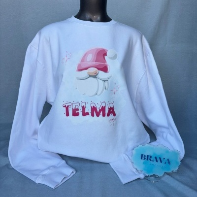 Sweatshirt branca com estampa de Natal e nome TELMA num manequim