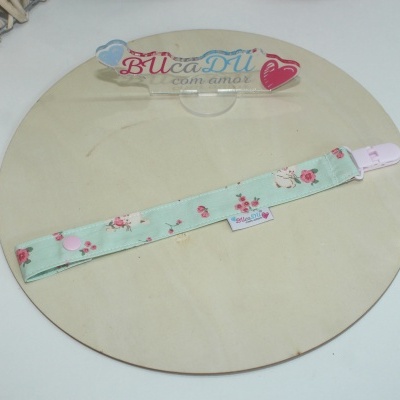 Clipe para chupeta em tecido com padrão de gatinhos e flores