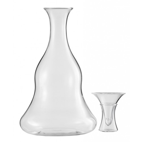 Decanter Douro, por Siza Vieira Decantador e copo em vidro transparente sobre fundo branco