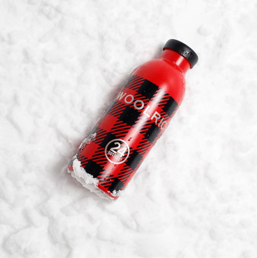 Clima Bottle - Woolrich 500ml Garrafa térmica vermelha e preta com padrão xadrez na neve