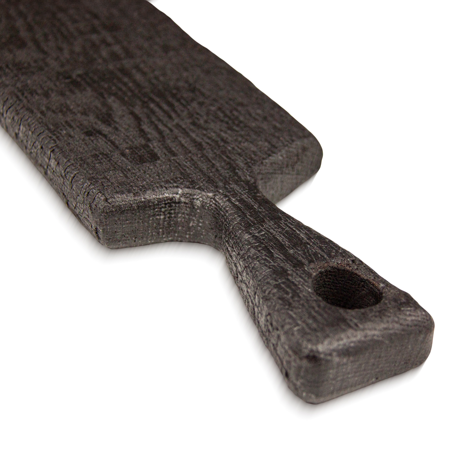 Tábua de Carvalho Laura Living - Baquette - 90CM Black Edition Tábua de cortar madeira escura com cabo e furo sobre fundo branco