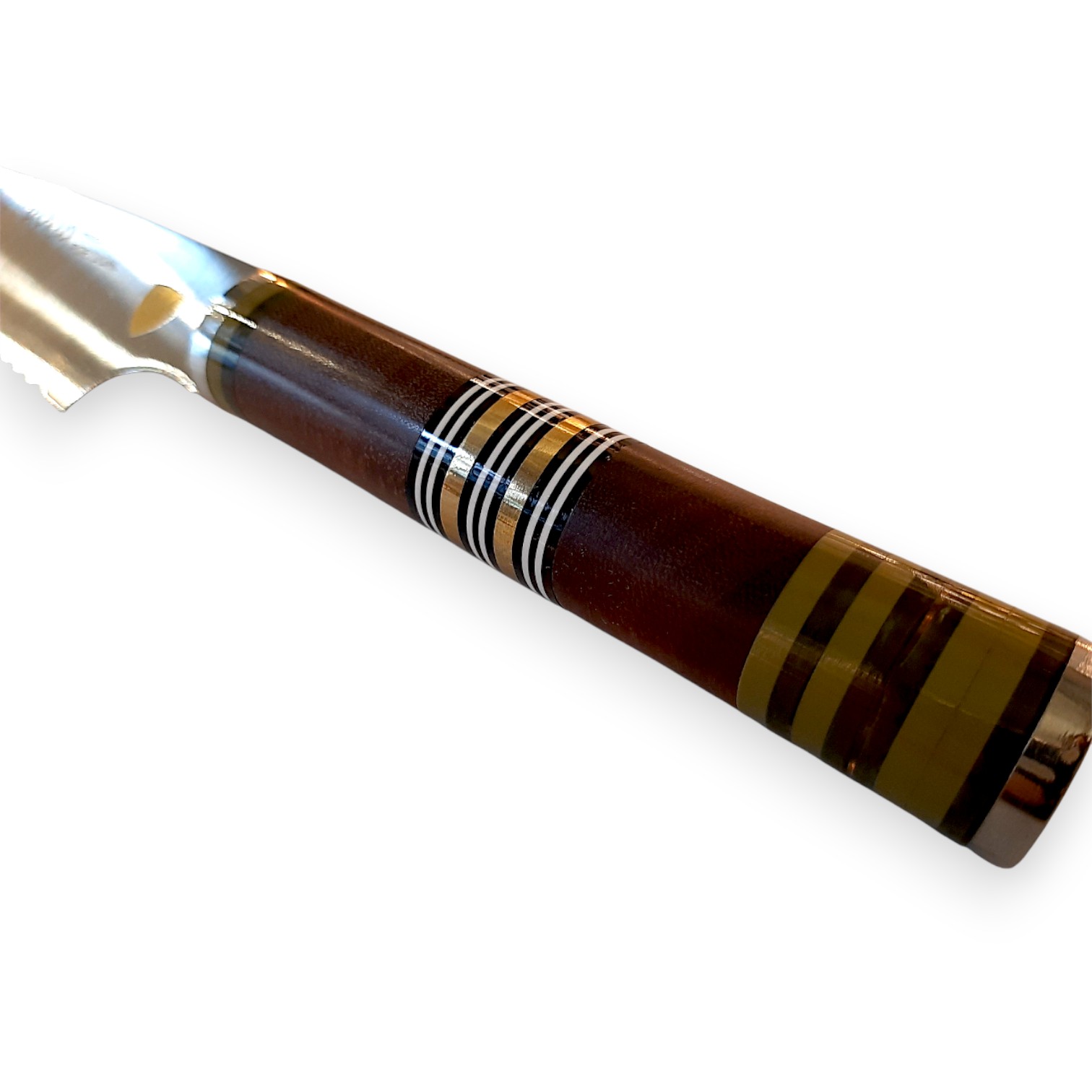 Faca de Pão 24cm Empunhadura de faca em madeira castanha com detalhes dourados e pretos