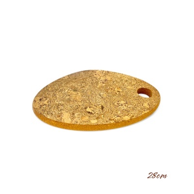 Tabua de cortar oval em cortiça com furo e indicação de 28cm
