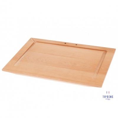 Tabuleiro de madeira clara com moldura elevada e dois orifícios, sobre fundo branco