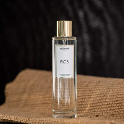 Frasco de perfume transparente com tampa dourada