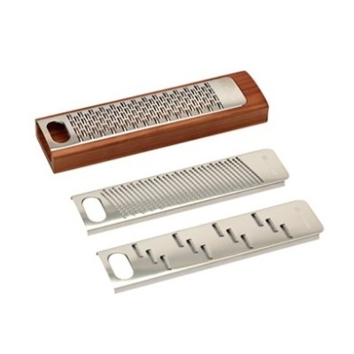 Conjunto de raladores de queijo com suporte em madeira e lâminas metálicas