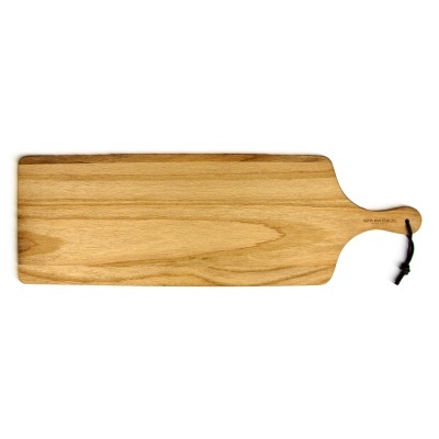 Táboa de cortar em madeira clara com pega e cordão preto