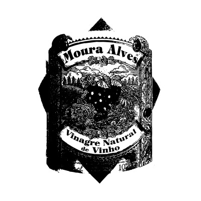 Etiqueta preta e branca de Vinagre Natural de Vinho Moura Alves com ilustração de vinhas