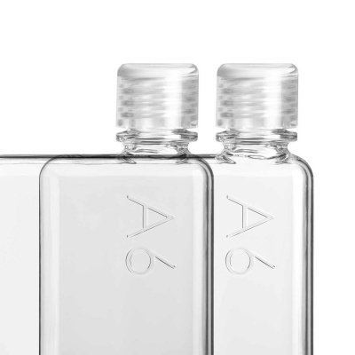 Garrafas transparentes retangulares com tampa de rosca e gravação A6